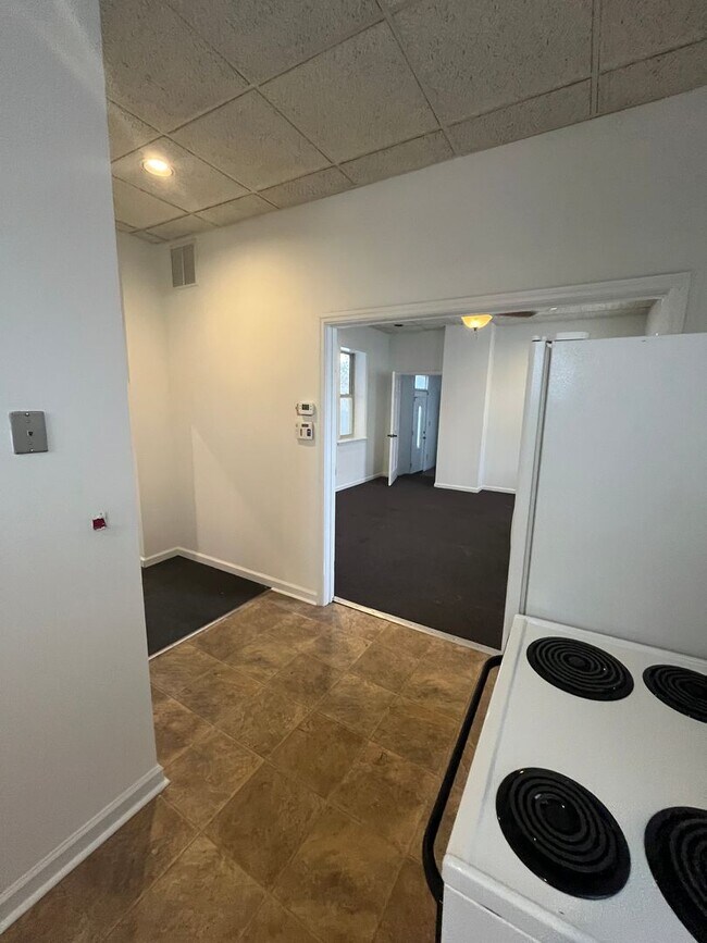 Building Photo - 243 W Vine St