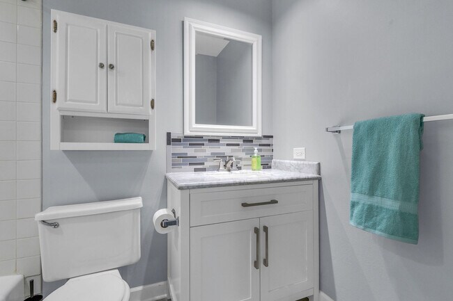 Building Photo - 520 Shorely Dr