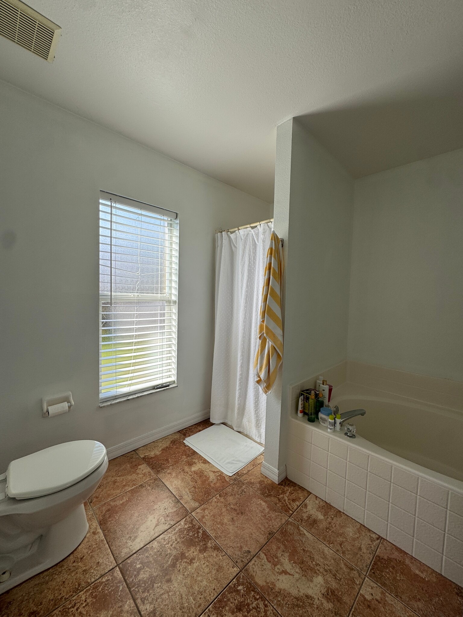 Building Photo - 10 Lloret Pl