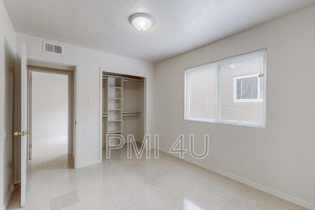 Building Photo - 233 Tennessee St NE