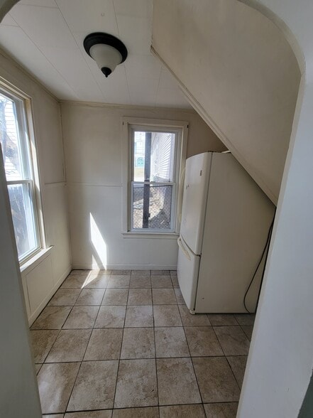 Building Photo - 73 Bartlett St