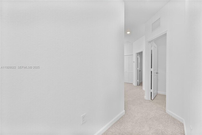 Building Photo - 2498 SE 25th Ct