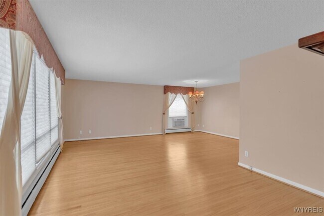 Building Photo - 116 Segsbury Rd