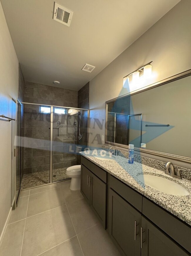 Building Photo - Newer home in desirable Metro area!