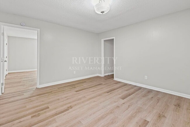 Building Photo - Westwood Beauty!!! Section 8 Welcomed !!!!