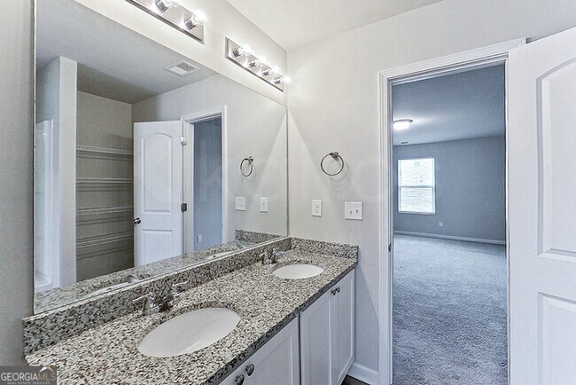 Building Photo - 828 Dove Tree Ln