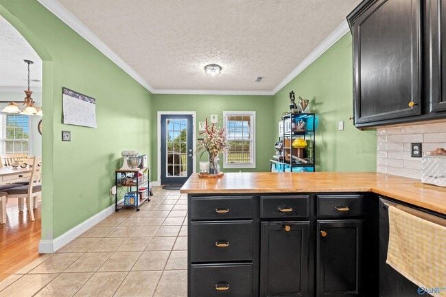 Building Photo - 25850 Iron Gate Dr