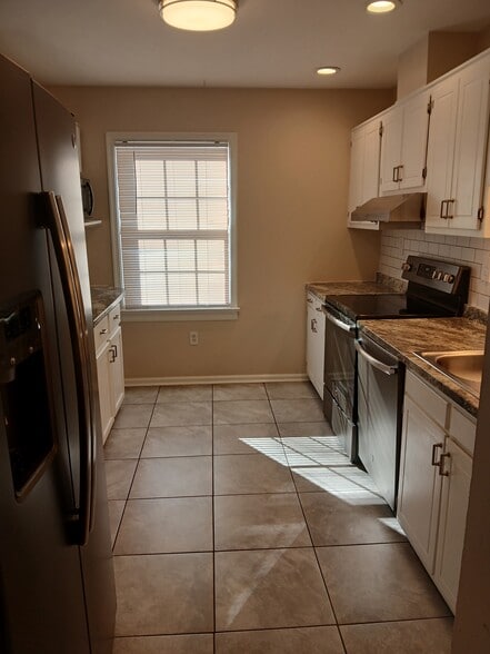 Kitchen - 812 Cambridge Rd