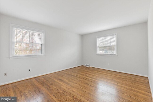 Building Photo - 235 Prospect Dr