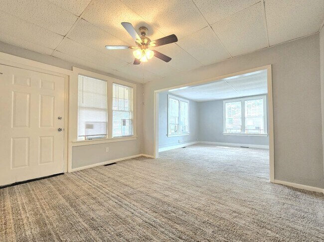 Building Photo - 802 S 27th St