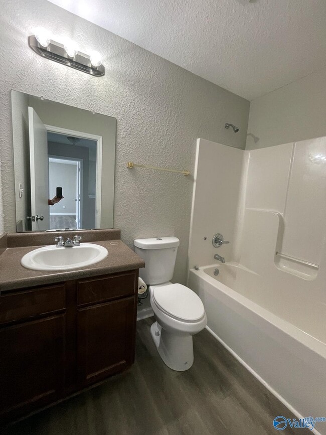 Building Photo - 228 Whitestone Dr NE
