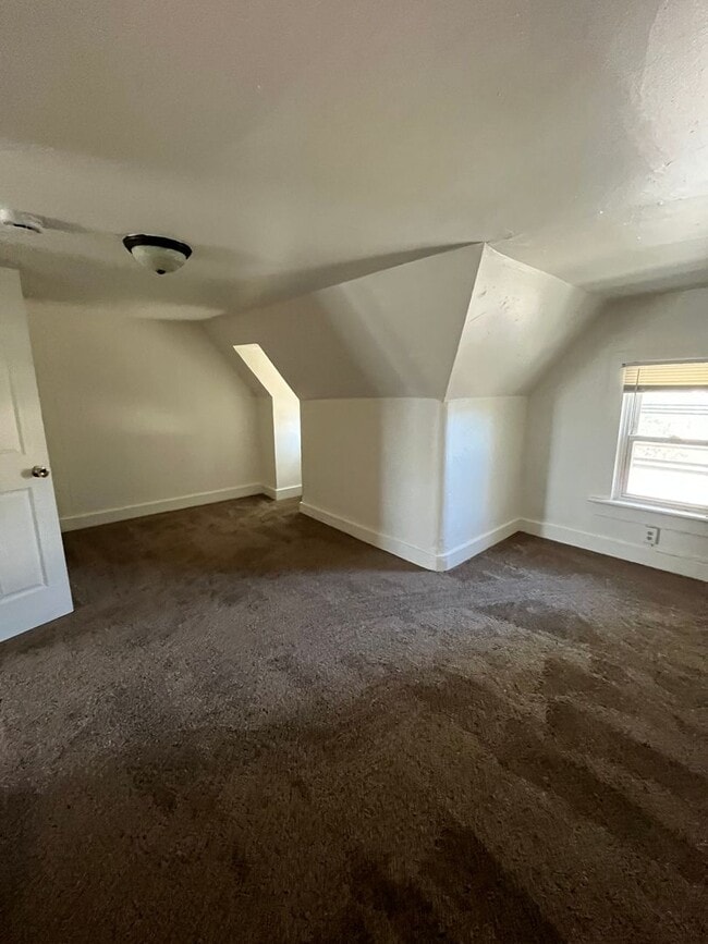 Building Photo - Winter Special: * First month's rent FREE with a one year signed lease!!!* - Modern 3BR/2BA Two-L...