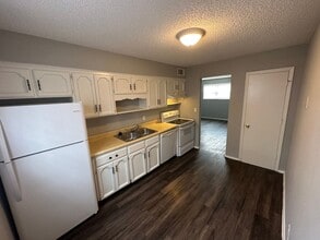 Building Photo - 2 bedoom 1 bath