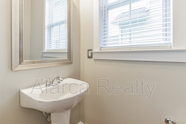 Building Photo - 4234 Vance Rd N