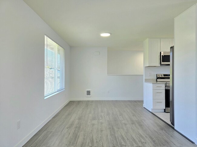 Building Photo - BlyLua