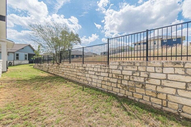 Building Photo - 127 Roaming Rock Trl