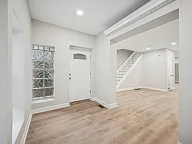 Building Photo - 5959 Windsor Ave