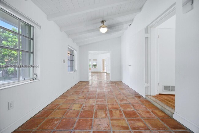 Building Photo - 2300 S Miami Ave