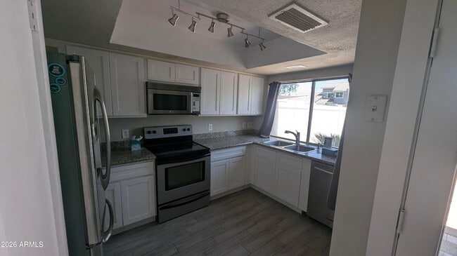 Building Photo - 860 N McQueen Rd