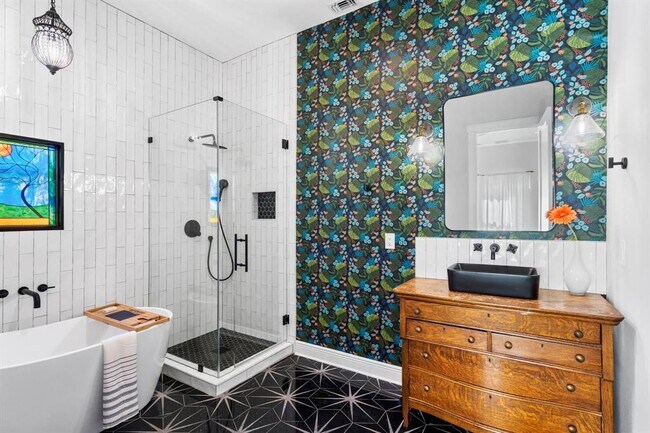 Building Photo - 1003 Romeria Dr