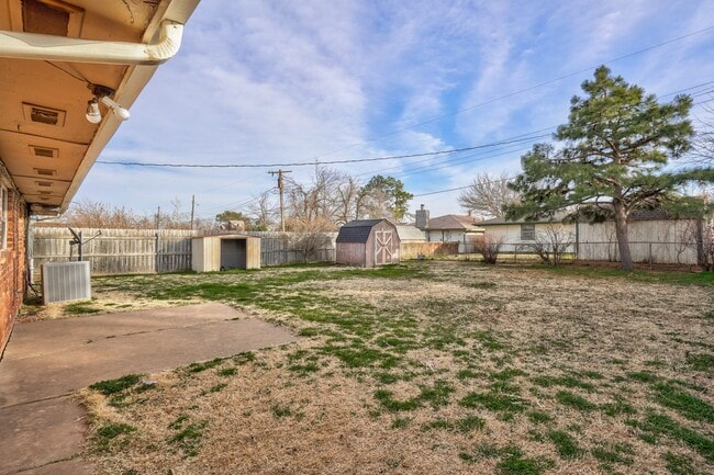 Building Photo - 3 bed, 1.5 bath Home in Yukon, OK