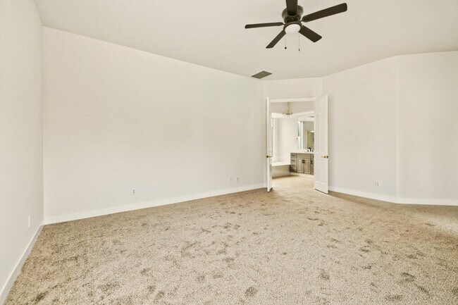 Building Photo - 6 Queens Ct