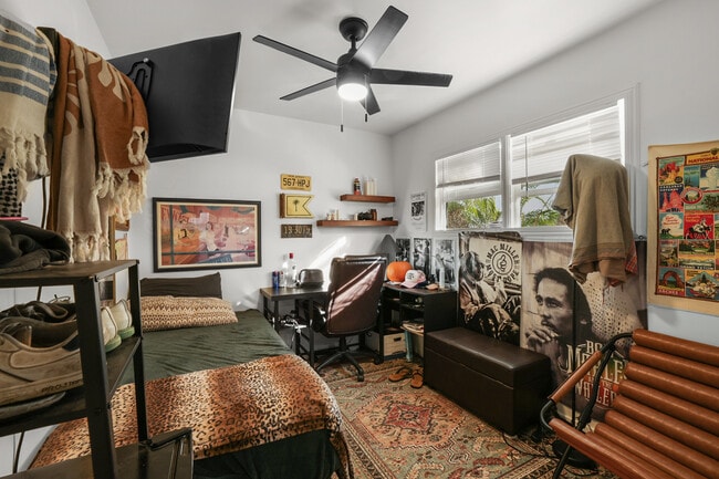 Building Photo - 6124 Pembroke Dr