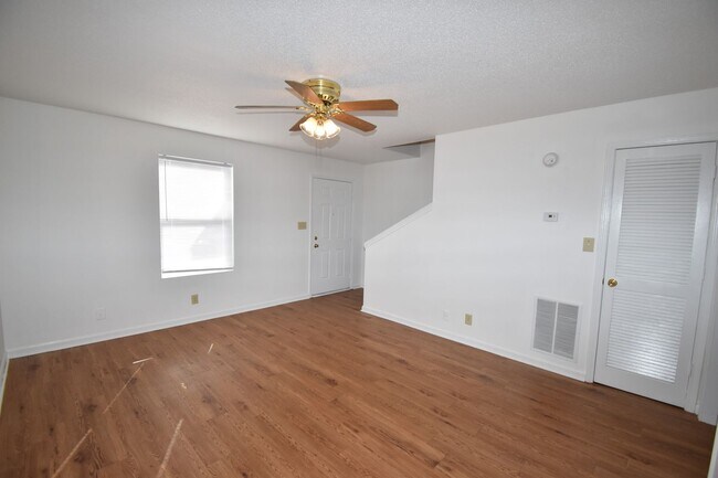 Building Photo - 3264 Tower Dr