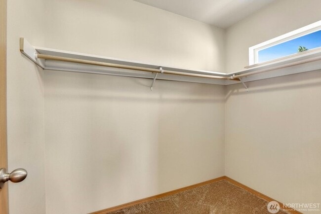 Building Photo - Amazing 3 Br 2.5 bath 2 car gar home in Ta...