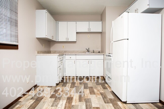 Building Photo - 3 Bedroom and 1.5 Bathroom House For Rent,...