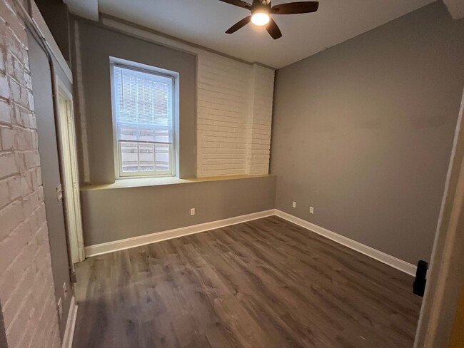 Building Photo - Stylish 2 bedroom 2 full bathroom near The...