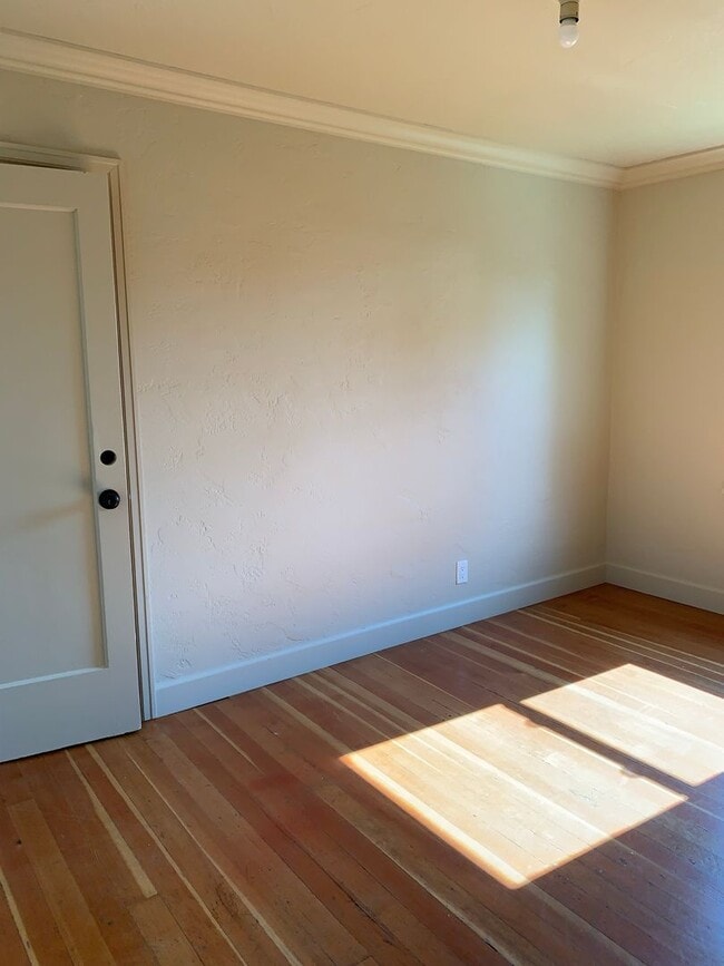 Building Photo - Westside gem! Located next to The Lot!