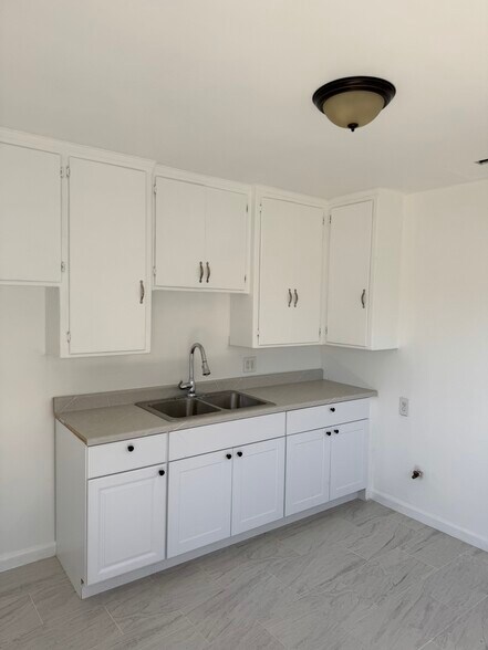 Building Photo - 1940 W Imperial Hwy