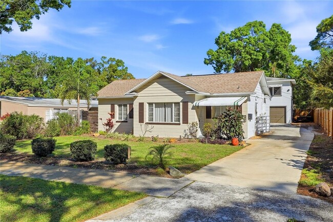 Building Photo - 755 Alamanda Way S