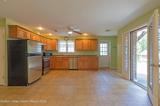 Building Photo - 6 Myer Ln