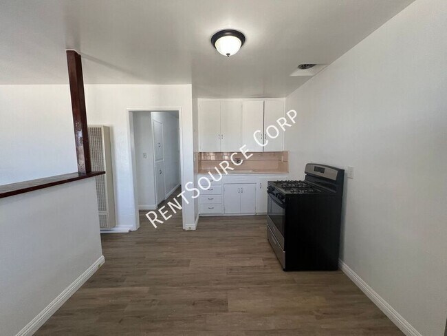 Building Photo - 1360 1/2 Nancy St-