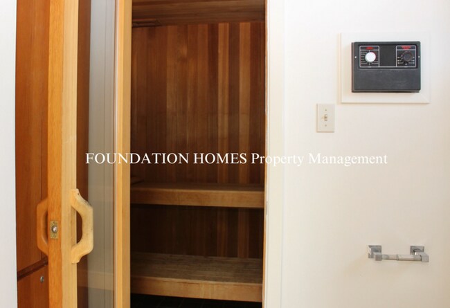 Building Photo - 33 College Ct