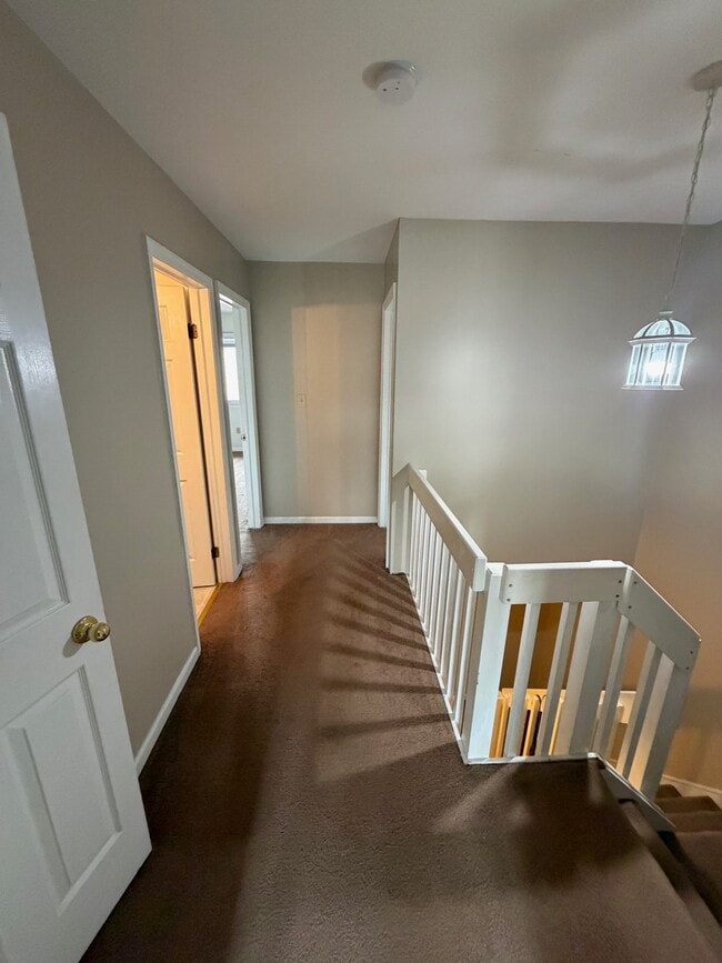 Building Photo - 7 Lenape Ln