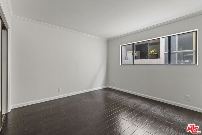 Building Photo - 1033 6th St