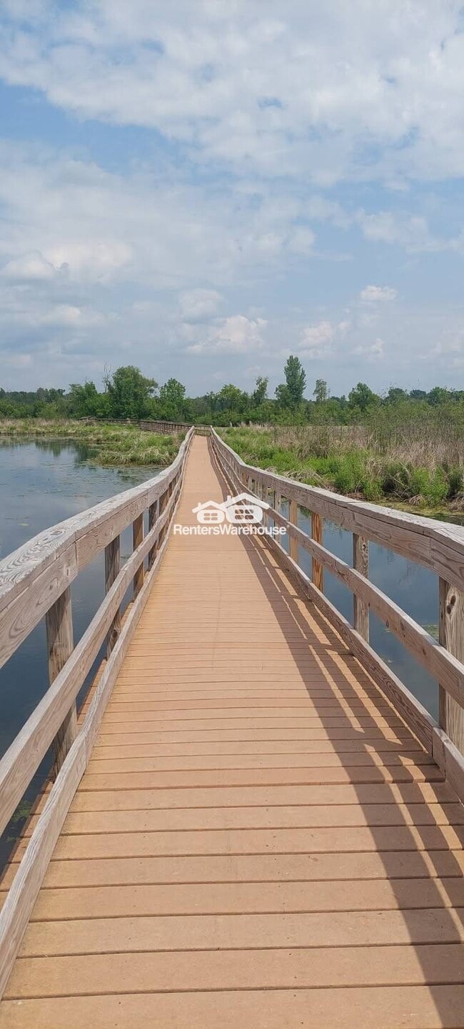 Building Photo - 1322 Meadowlark Dr
