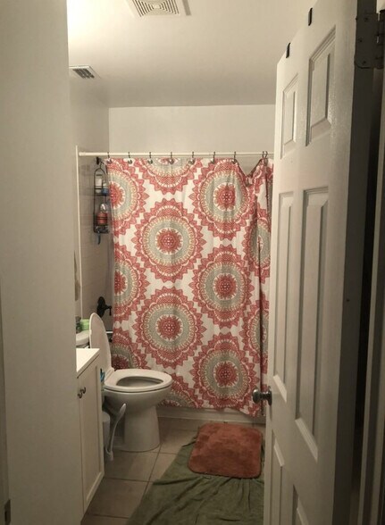 Building Photo - 1097 Highlands Dr