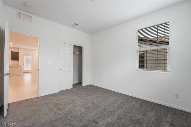 Building Photo - 623 Sedum Ave.
