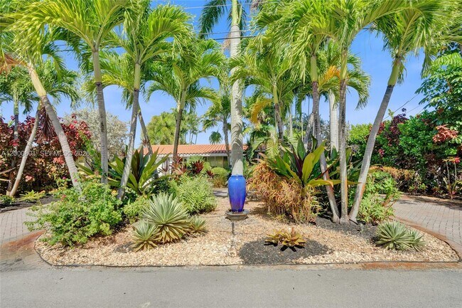 Building Photo - 417 NE 29th St