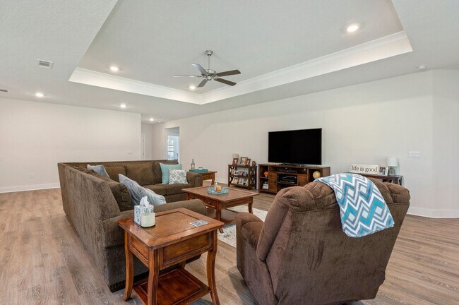Building Photo - Stunning 4 Bedroom, 3 Bath Home in Shoal R...