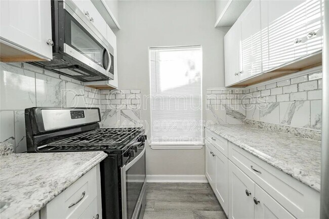 Building Photo - 606 E Brin St