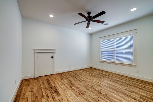 Building Photo - 2409 Morse St