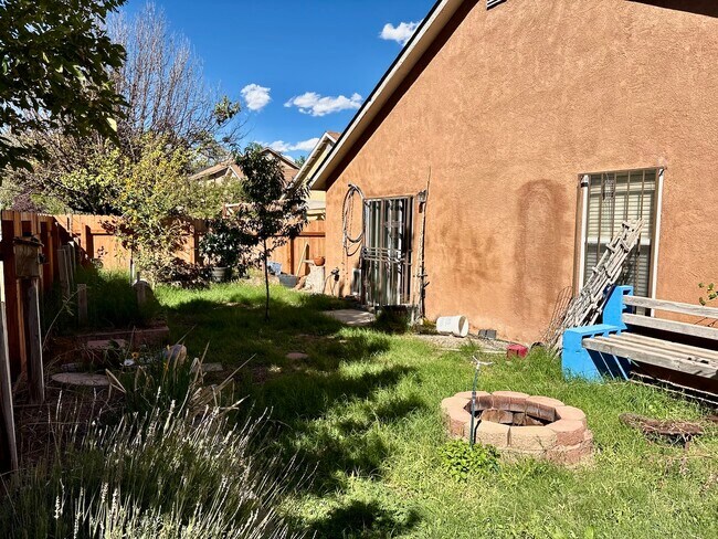 Building Photo - 3617 Cameo Dr