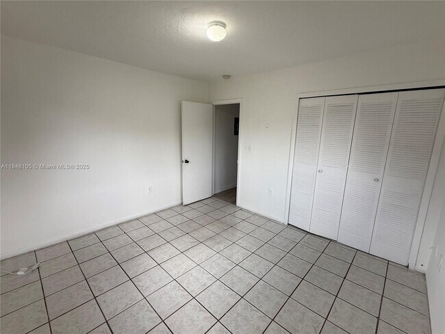 Building Photo - 1720 W 42nd St