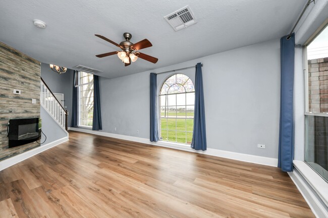 Building Photo - 1010 Gardenwalk Dr