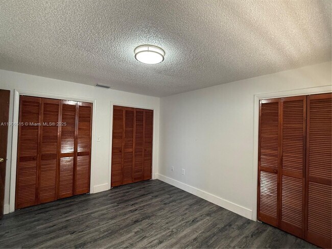 Building Photo - 1048 NW 32nd Pl